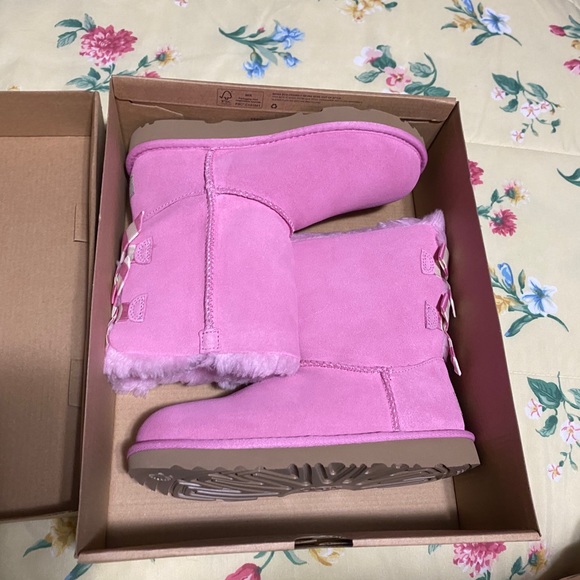*NEW* Pink Bailey Bow Striped Uggs Size4 - Picture 4 of 7